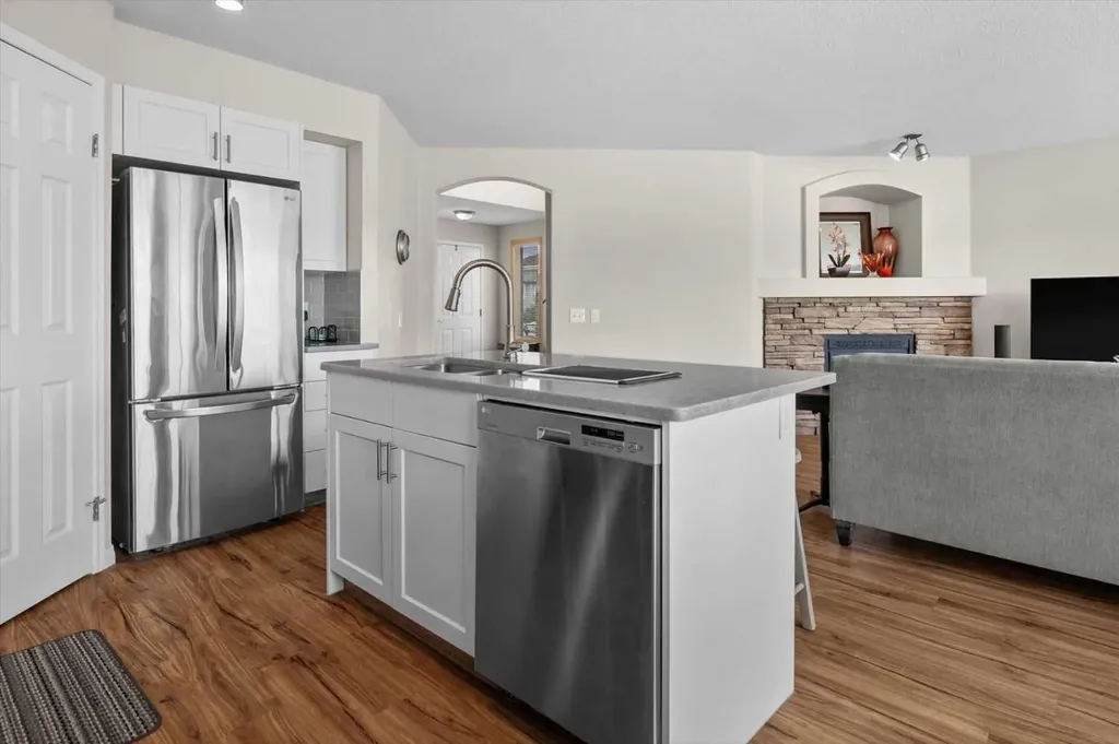16006 Everstone Road SW Calgary AB T2Y4E6