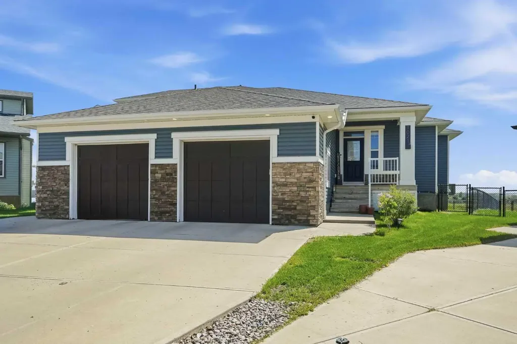 1021 Shantz Place Crossfield AB T0M 0S0