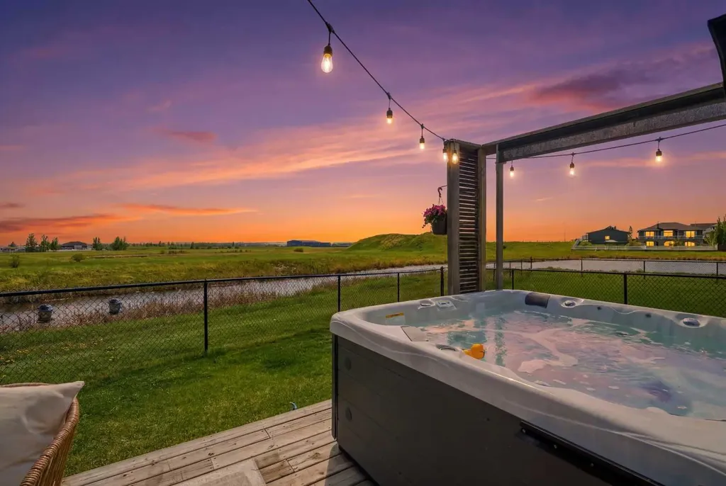 1021 Shantz Place Crossfield AB T0M 0S0