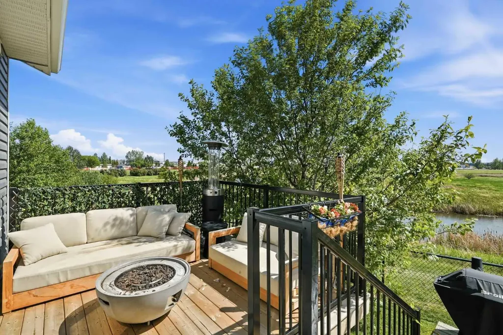 1021 Shantz Place Crossfield AB T0M 0S0