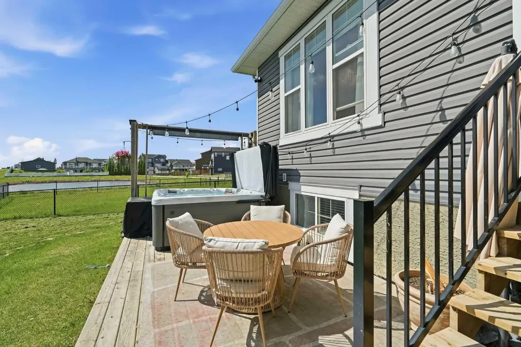 1021 Shantz Place Crossfield AB T0M 0S0