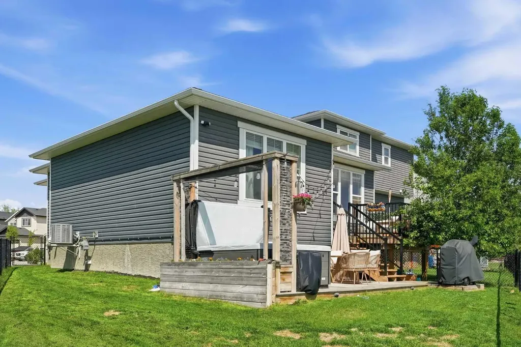 1021 Shantz Place Crossfield AB T0M 0S0
