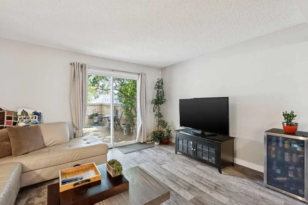 4810 40 Avenue SW Calgary AB T3E 1E5