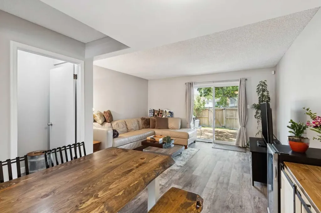 4810 40 Avenue SW Calgary AB T3E 1E5