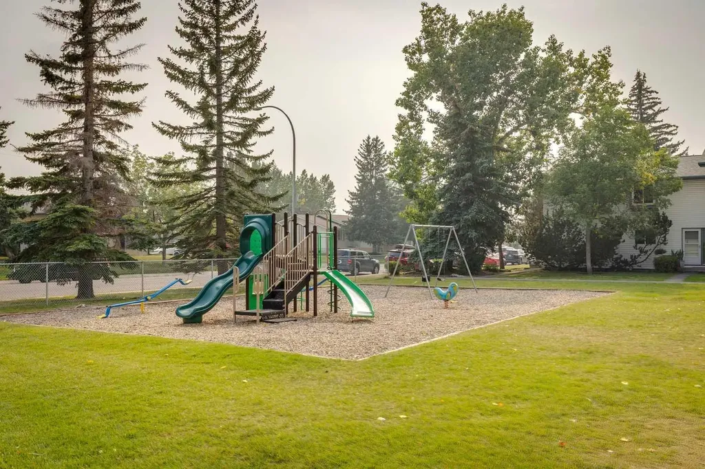 4810 40 Avenue SW Calgary AB T3E 1E5