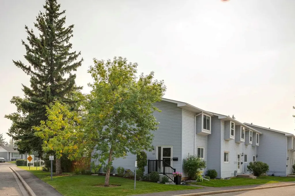 4810 40 Avenue SW Calgary AB T3E 1E5