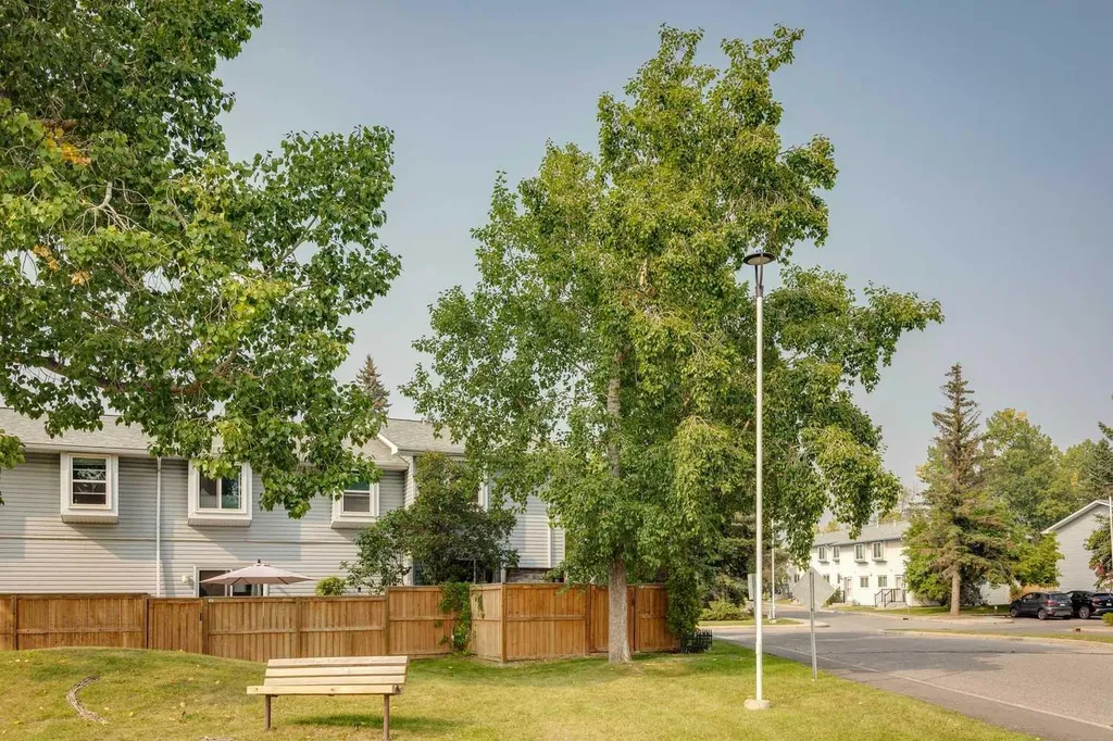 4810 40 Avenue SW Calgary AB T3E 1E5