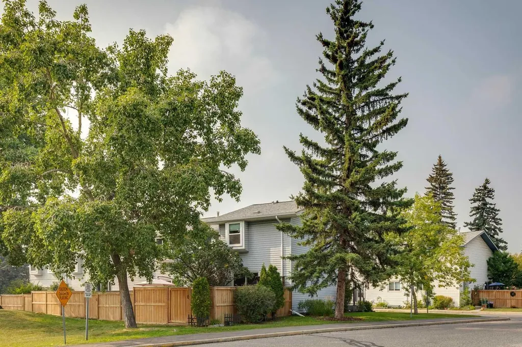 4810 40 Avenue SW Calgary AB T3E 1E5