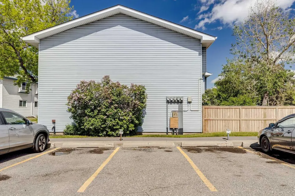4810 40 Avenue SW Calgary AB T3E 1E5