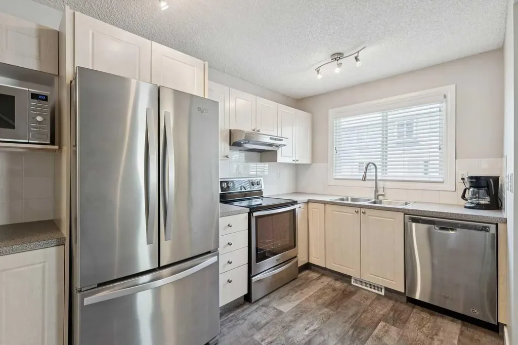 4810 40 Avenue SW Calgary AB T3E 1E5