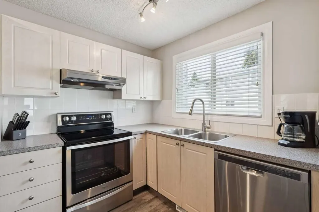 4810 40 Avenue SW Calgary AB T3E 1E5