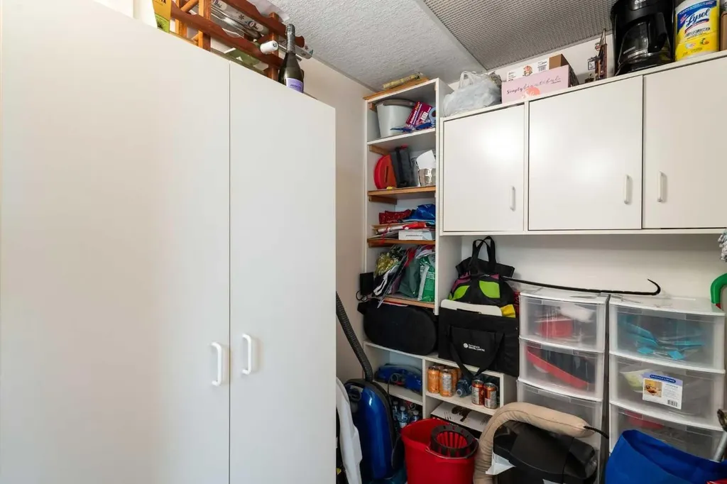2425 90 Avenue SW Calgary AB T2V 4X8