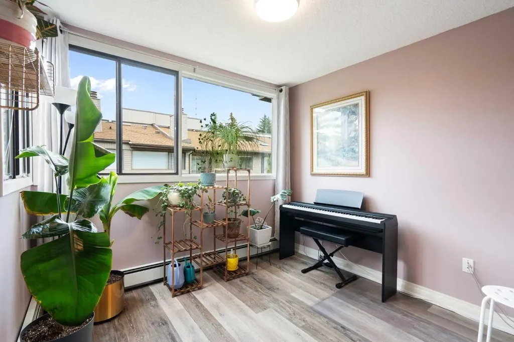 2425 90 Avenue SW Calgary AB T2V 4X8