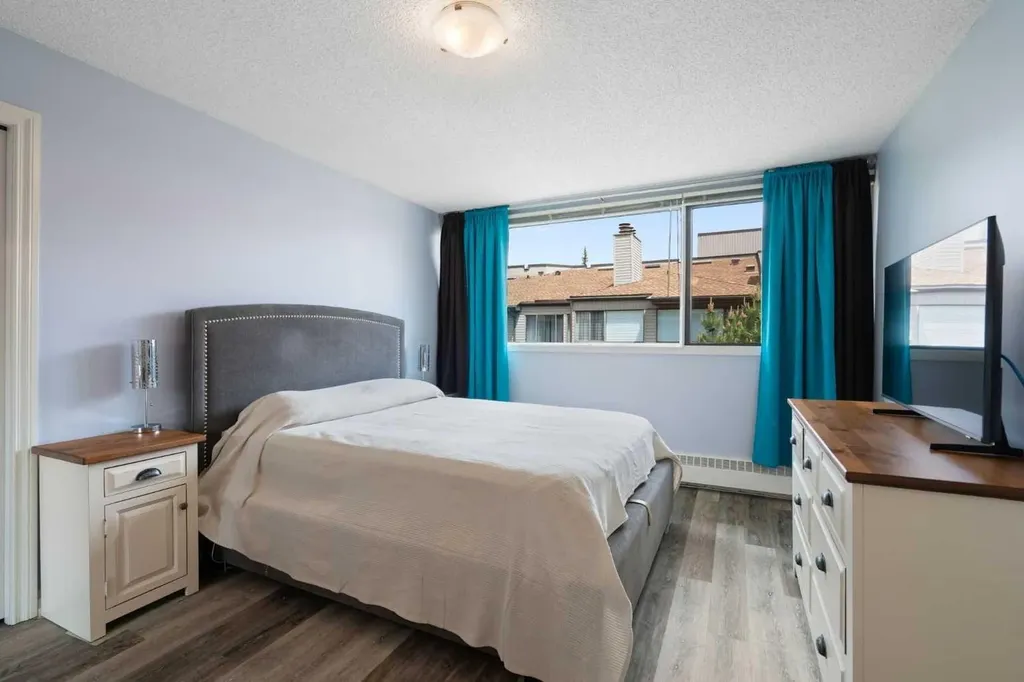 2425 90 Avenue SW Calgary AB T2V 4X8