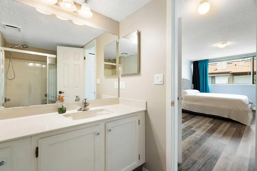 2425 90 Avenue SW Calgary AB T2V 4X8