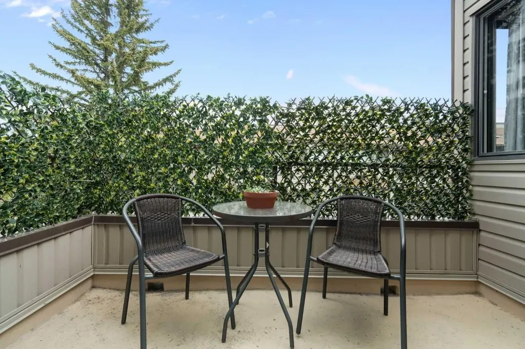 2425 90 Avenue SW Calgary AB T2V 4X8