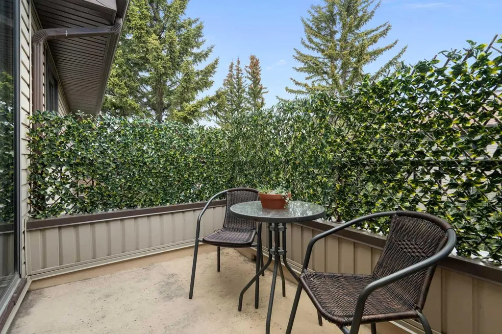 2425 90 Avenue SW Calgary AB T2V 4X8