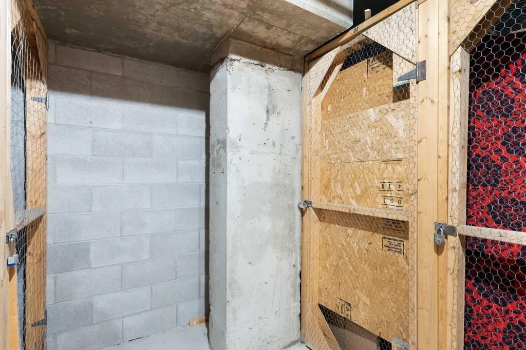 2425 90 Avenue SW Calgary AB T2V 4X8