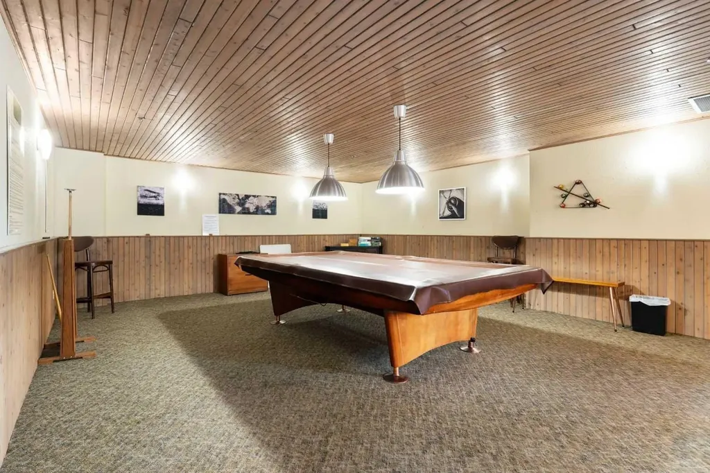 2425 90 Avenue SW Calgary AB T2V 4X8