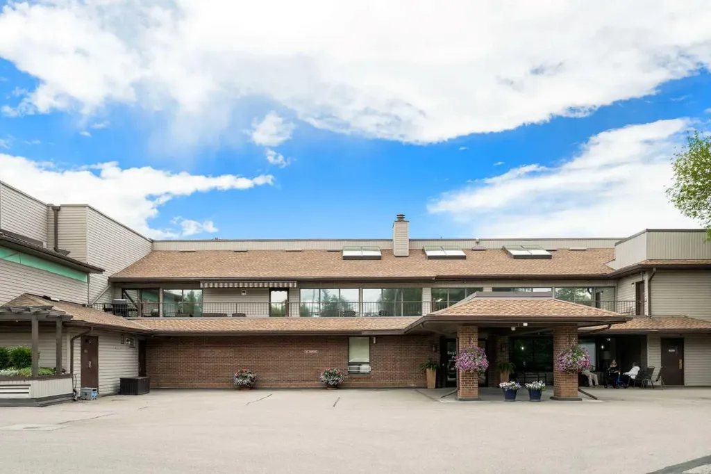 2425 90 Avenue SW Calgary AB T2V 4X8