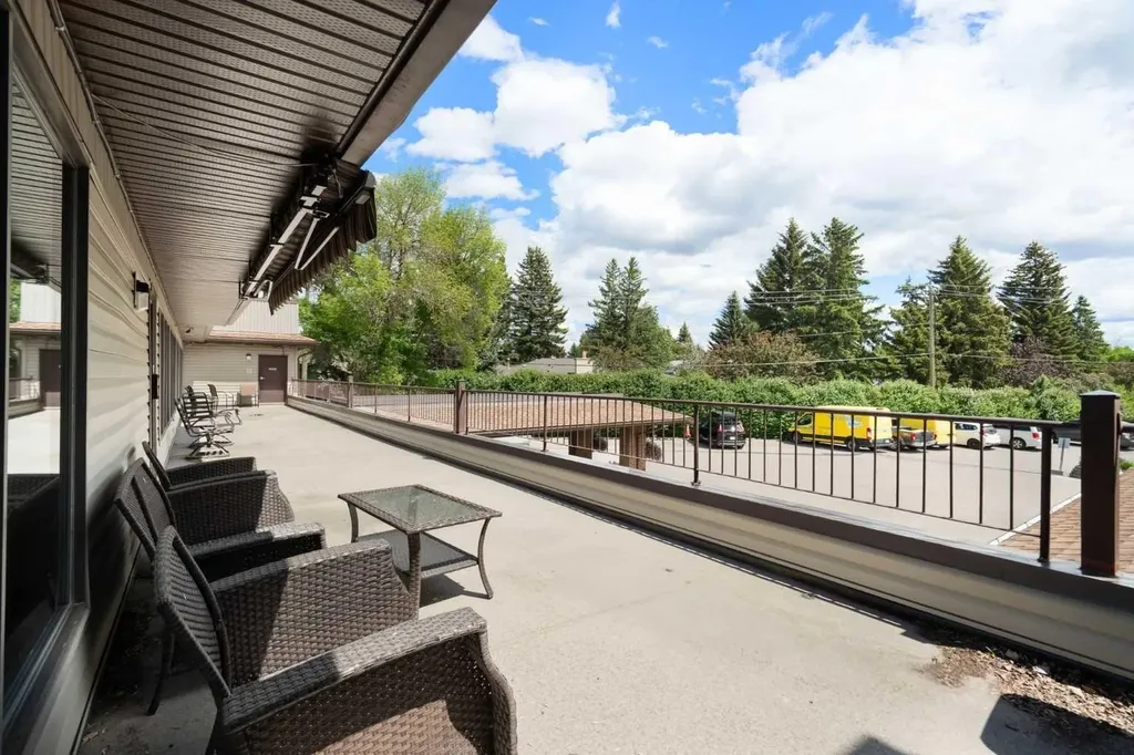 2425 90 Avenue SW Calgary AB T2V 4X8