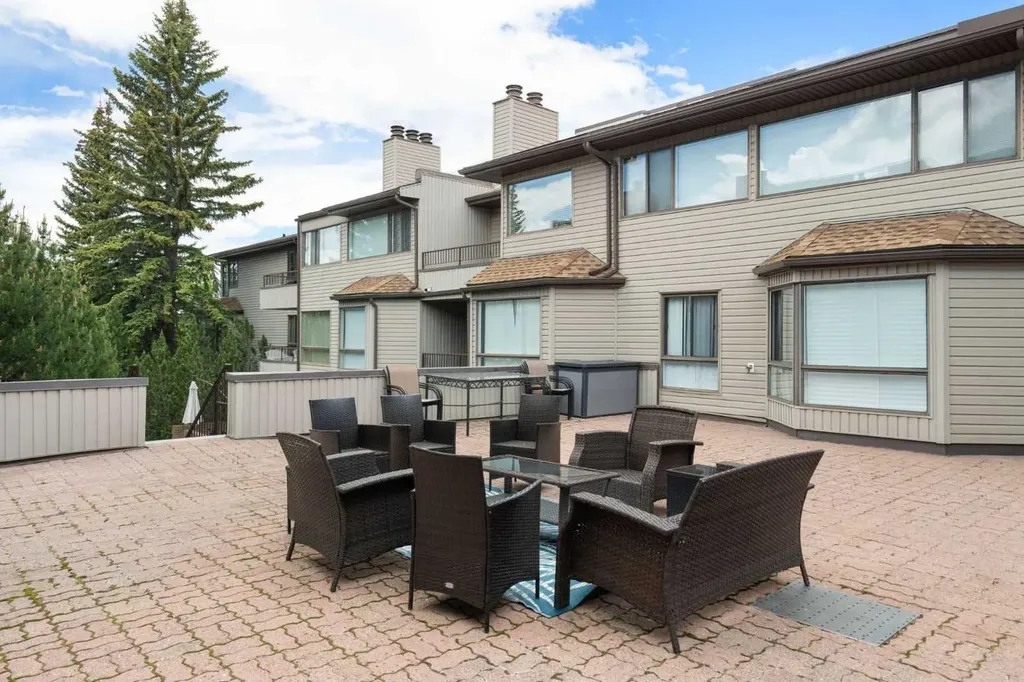 2425 90 Avenue SW Calgary AB T2V 4X8