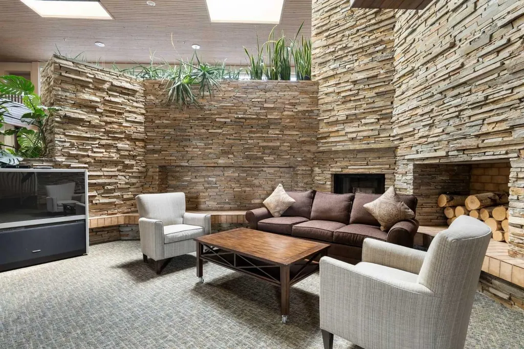 2425 90 Avenue SW Calgary AB T2V 4X8