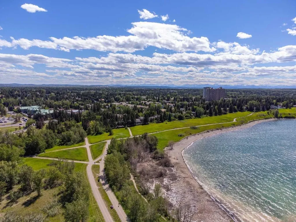 2425 90 Avenue SW Calgary AB T2V 4X8