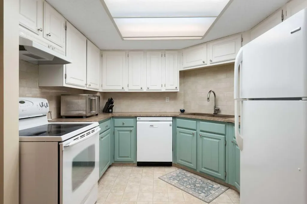 2425 90 Avenue SW Calgary AB T2V 4X8