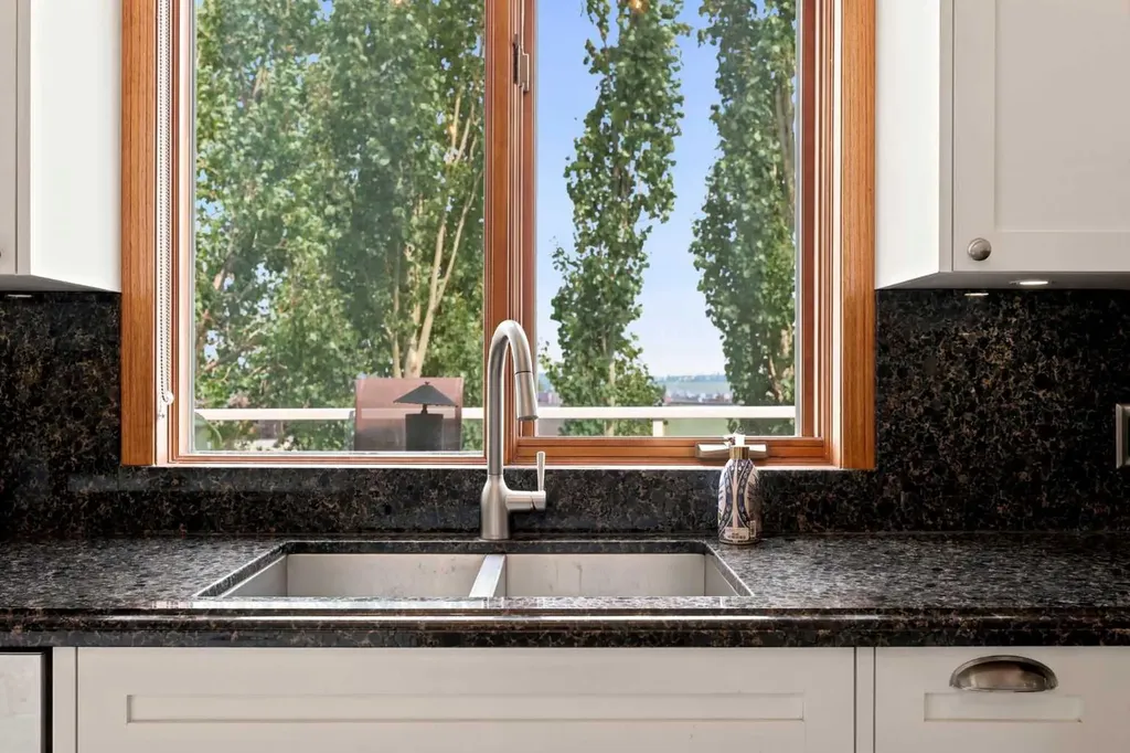 360 Hidden Ranch Circle NW Calgary AB T3A 5R3
