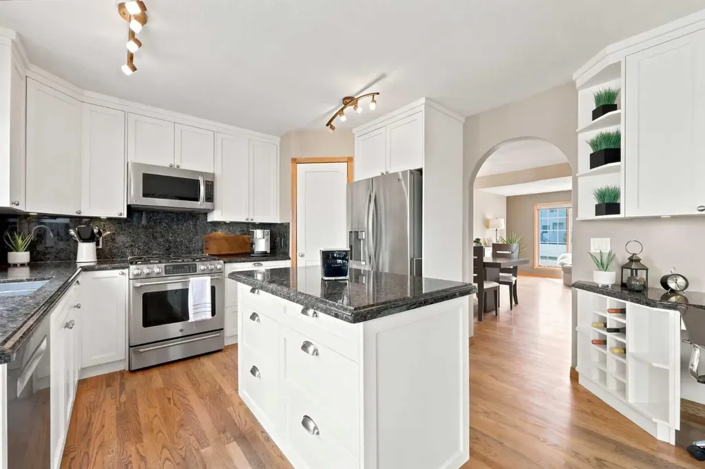 360 Hidden Ranch Circle NW Calgary AB T3A 5R3