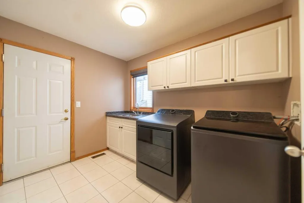 360 Hidden Ranch Circle NW Calgary AB T3A 5R3