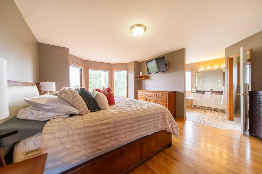 360 Hidden Ranch Circle NW Calgary AB T3A 5R3