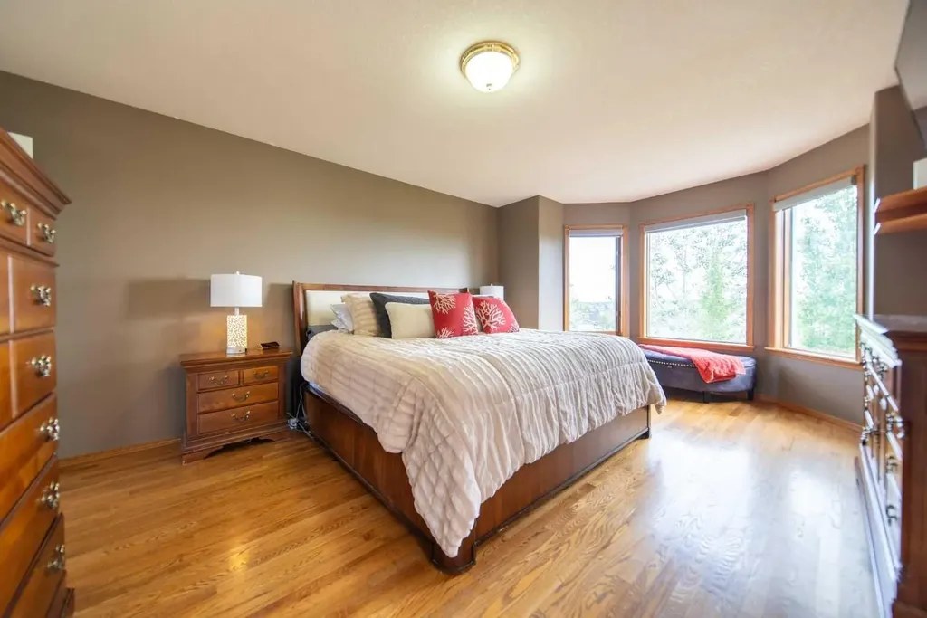 360 Hidden Ranch Circle NW Calgary AB T3A 5R3