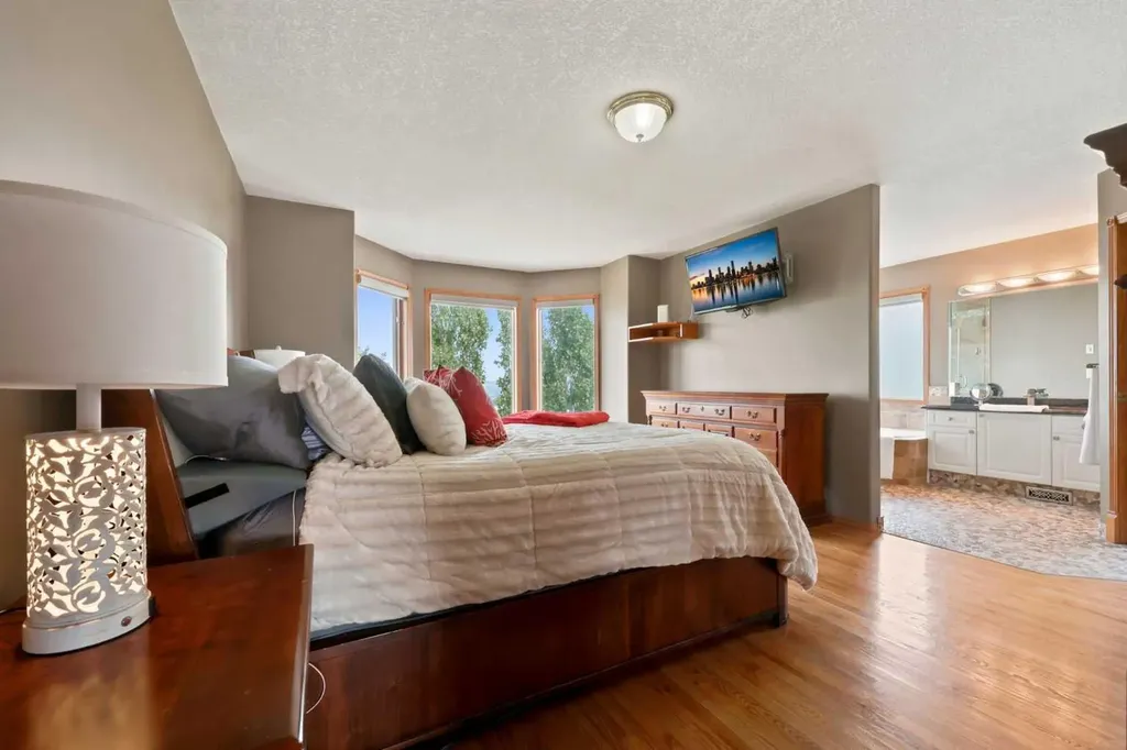 360 Hidden Ranch Circle NW Calgary AB T3A 5R3