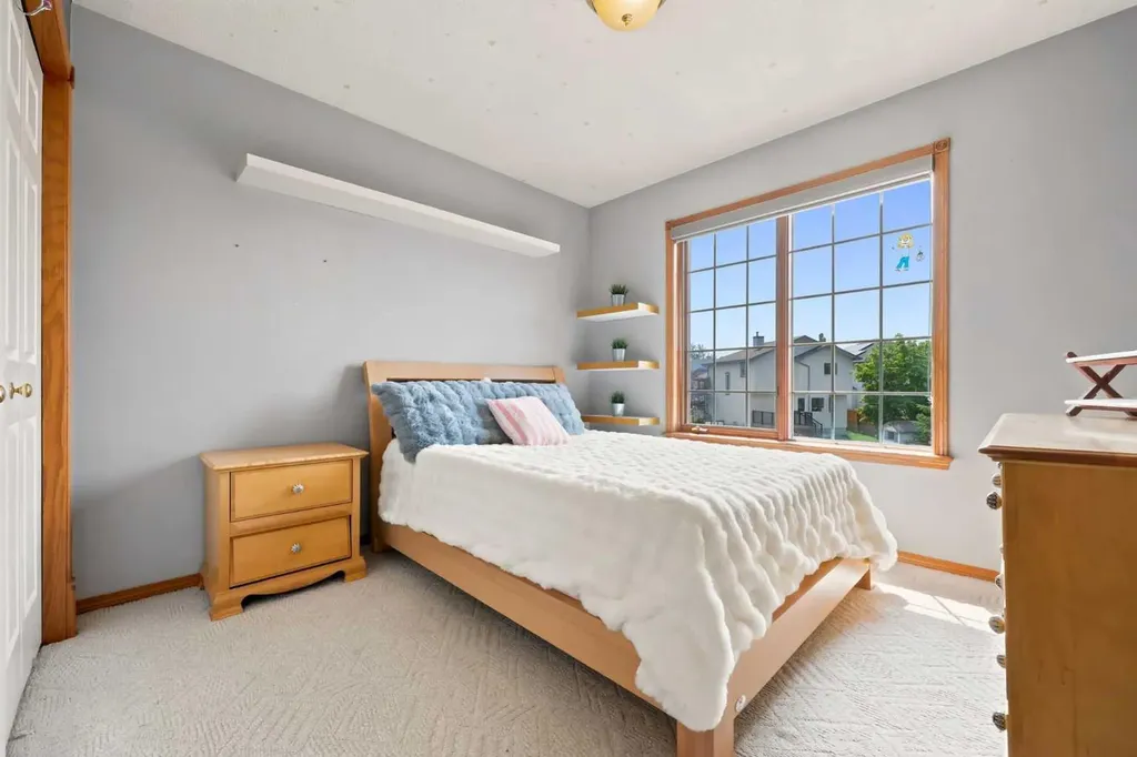 360 Hidden Ranch Circle NW Calgary AB T3A 5R3