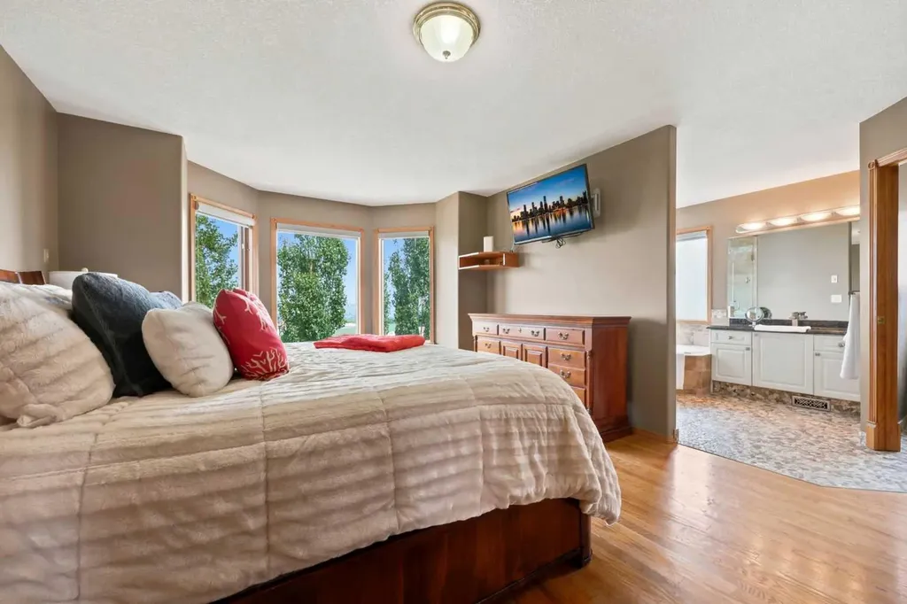 360 Hidden Ranch Circle NW Calgary AB T3A 5R3