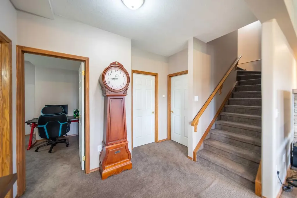360 Hidden Ranch Circle NW Calgary AB T3A 5R3