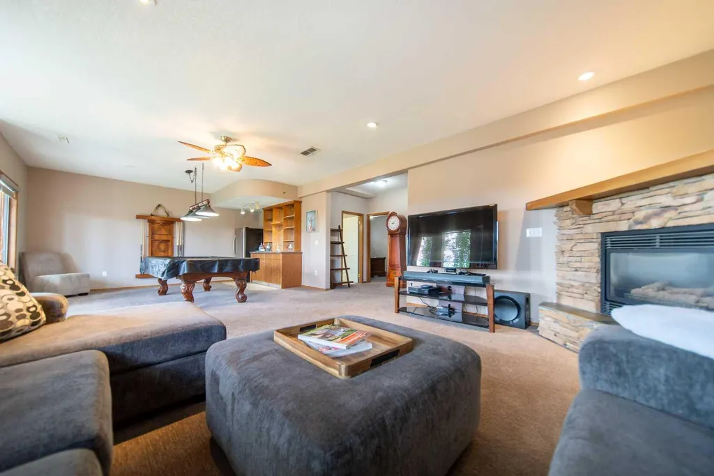 360 Hidden Ranch Circle NW Calgary AB T3A 5R3