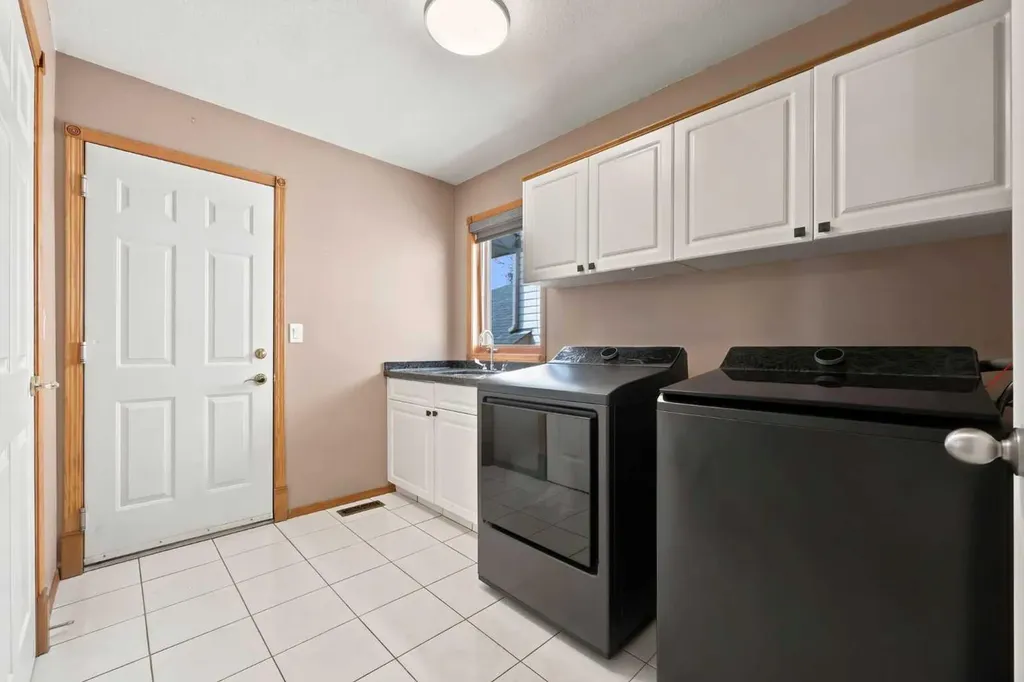 360 Hidden Ranch Circle NW Calgary AB T3A 5R3