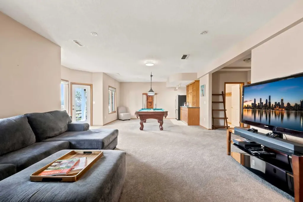 360 Hidden Ranch Circle NW Calgary AB T3A 5R3