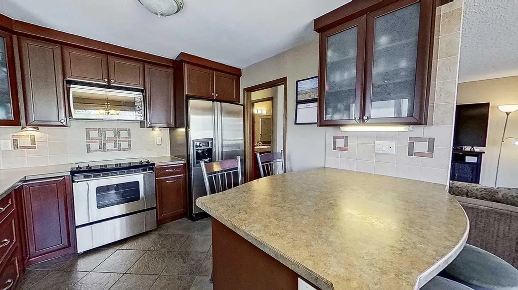 5801/ 5803 Dalgleish Road NW Calgary AB T3A 1K4