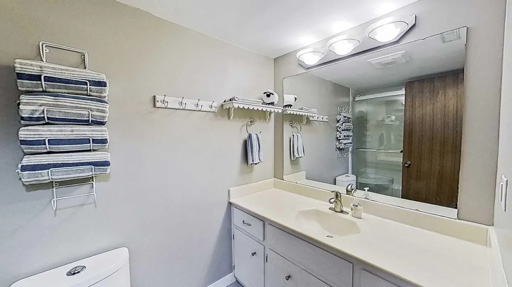 5801/ 5803 Dalgleish Road NW Calgary AB T3A 1K4