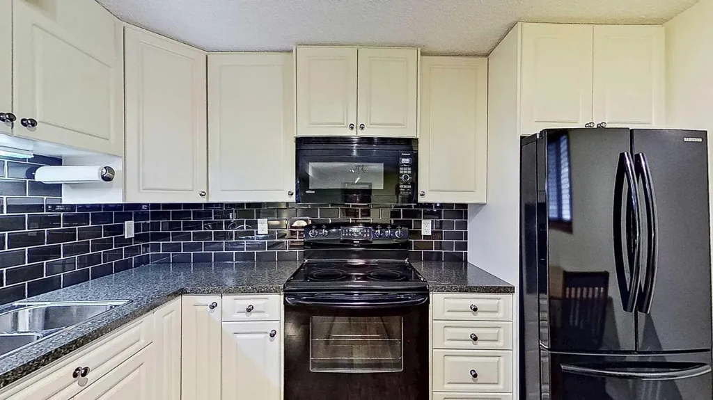 5801/ 5803 Dalgleish Road NW Calgary AB T3A 1K4