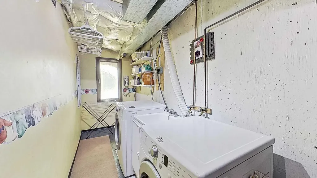 5801/ 5803 Dalgleish Road NW Calgary AB T3A 1K4