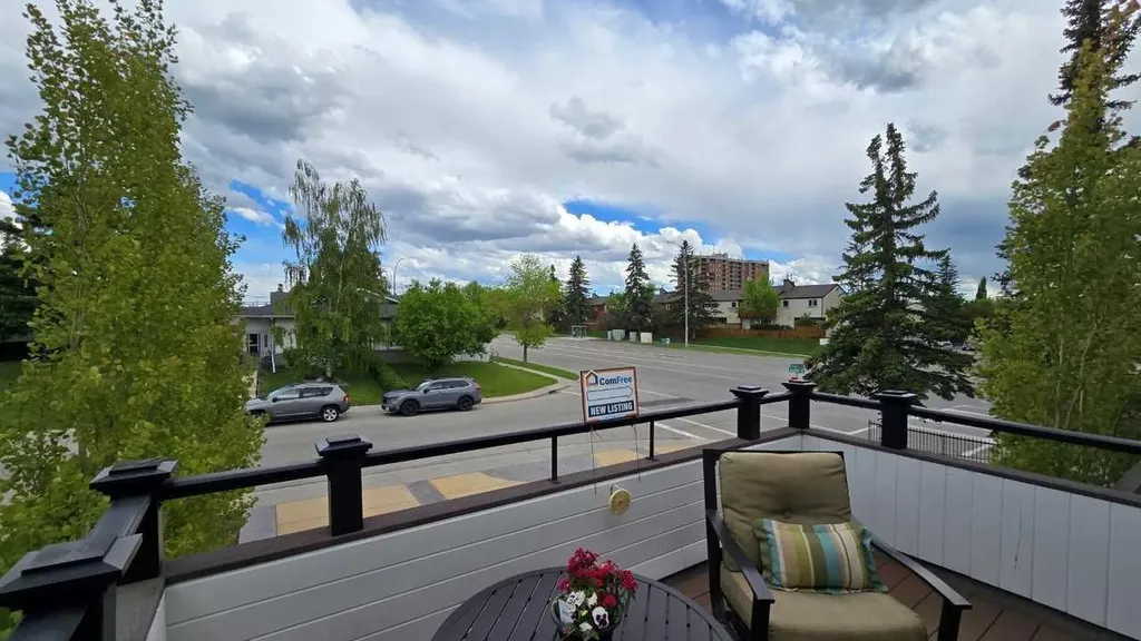 5801/ 5803 Dalgleish Road NW Calgary AB T3A 1K4