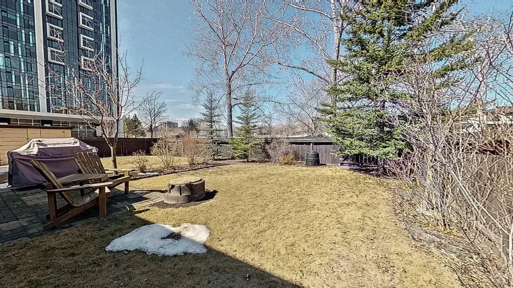 5801/ 5803 Dalgleish Road NW Calgary AB T3A 1K4