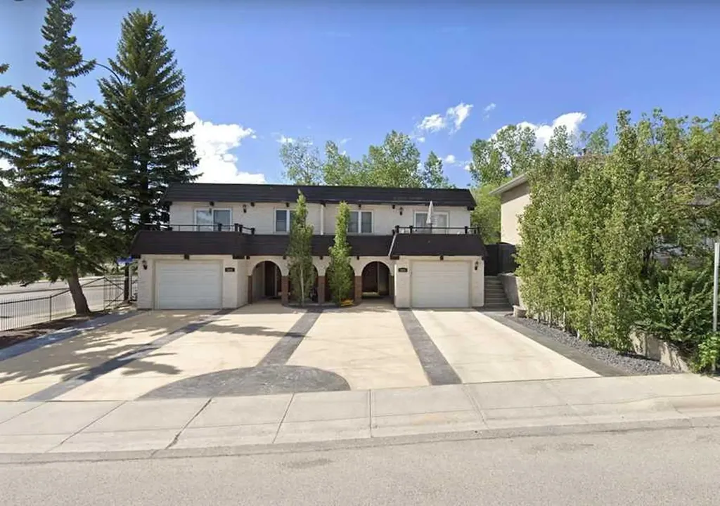 5801/ 5803 Dalgleish Road NW Calgary AB T3A 1K4
