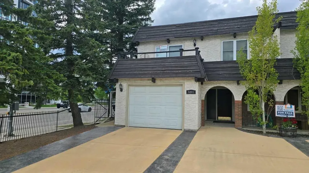 5801/ 5803 Dalgleish Road NW Calgary AB T3A 1K4