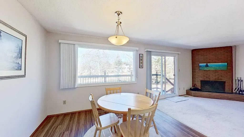 5801/ 5803 Dalgleish Road NW Calgary AB T3A 1K4